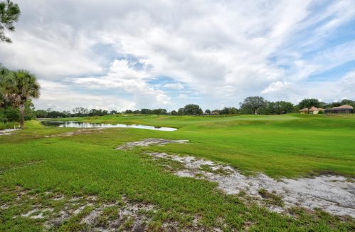 9800 Nuova Way, Fort Pierce FL 34986-2825 exterior