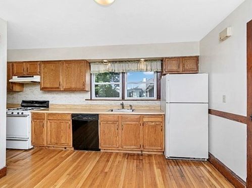 49 Falmouth Rd, Newton MA 02465-1127 exterior