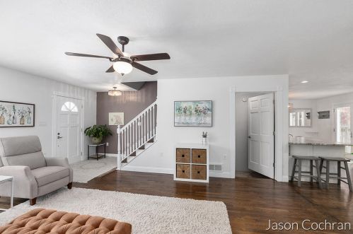 907 Wealthy St, Grand Rapids MI 49506-1515 exterior