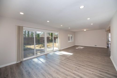 415 Hammond Dr, Atlanta GA 30328-5232 exterior