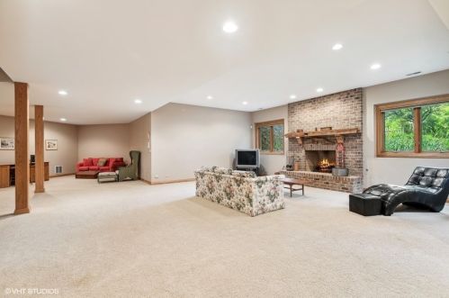 7104 Braemar Cir, Bull Valley IL 60014-6603 exterior