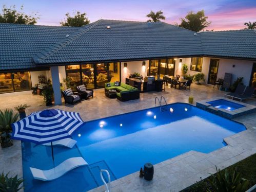 4803 Oak Cir, Boynton Beach FL 33436-5922 exterior