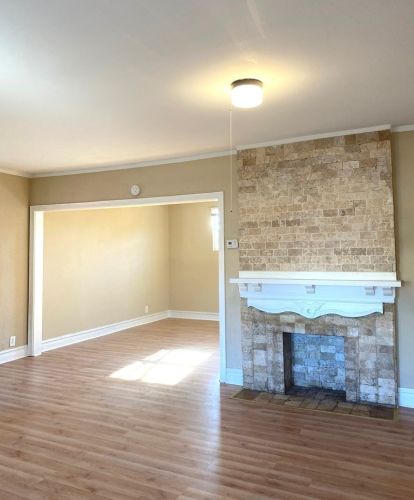 558 Cass St, Joliet, IL 60432-2954