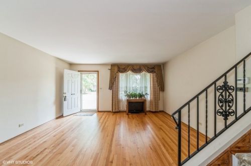 798 Kenilworth Ave, Elmhurst, IL 60126-1334