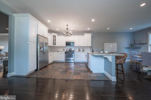 328 Lemonte St, Philadelphia PA 19128-4520 exterior