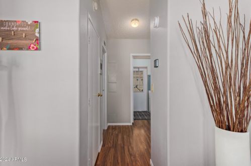 8936 Lakeview Dr, Chandler AZ 85248-6917 exterior