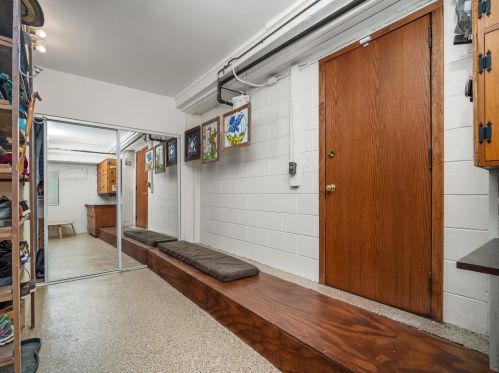 313 Cleveland Ave, Manitowoc WI 54220-2920 exterior