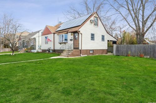 69 Albermarle Ave, Babylon, NY 11704-8039