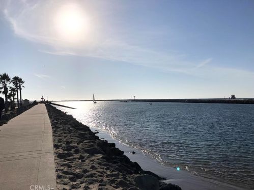 320 Rossmore Dr, Oxnard CA  93035-4465 exterior