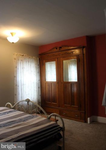 6705 Glenloch St, Philadelphia PA 19135-2224 exterior