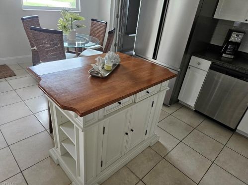 758 93 Ave, Naples FL 34108-2441 exterior