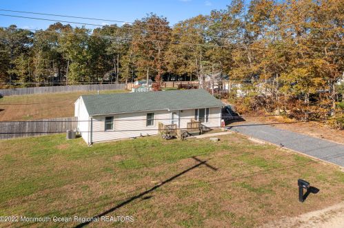 626 Berkeley Ave, Berkeley Township NJ 08721-3703 exterior