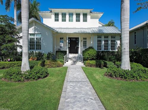 141 9 Ave, Naples FL 34102-6867 exterior