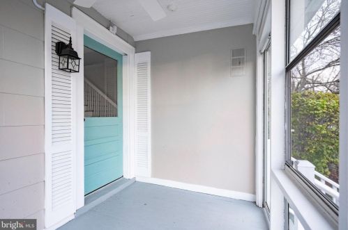 16 Masonic View Ave, Alexandria VA  22301-2204 exterior