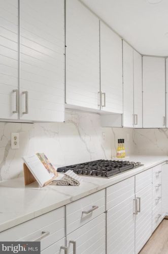 1524 Red Oak Dr, Silver Spring MD 20910-1549 exterior