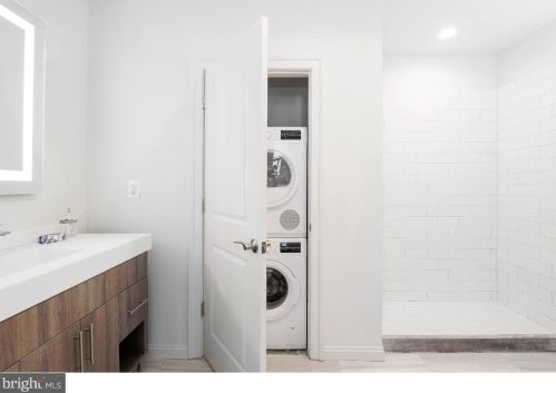 218-26 Arch St, Philadelphia PA 19106-4512 exterior