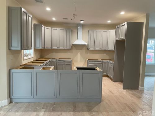 545 Lincoln Ave, Woodbridge, NJ 07095-2311