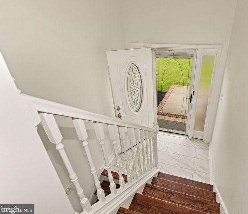 6 Kennedy Dr, Cookstown NJ 08511-1120 exterior