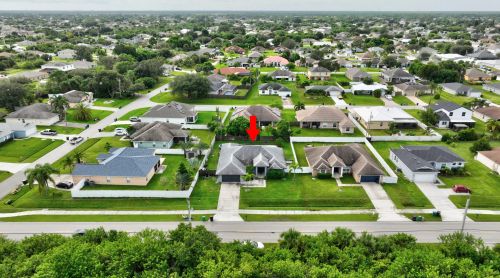 912 Paar Dr, Fort Pierce FL 34953-5623 exterior