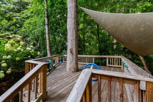 4094 Candler Lake Ct, Atlanta GA  30319-1728 exterior