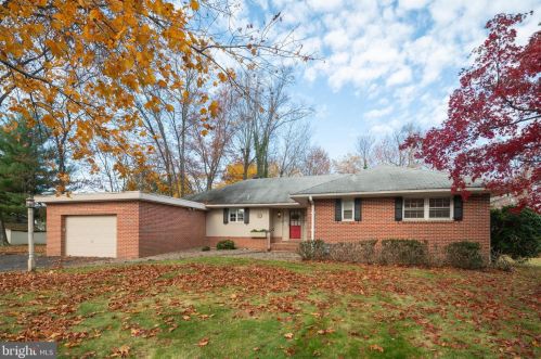 82 Mountainview Rd, Trenton, NJ 08628-1806