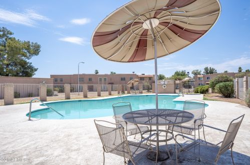 8216 32nd Ave, Phoenix AZ  85051-6022 exterior