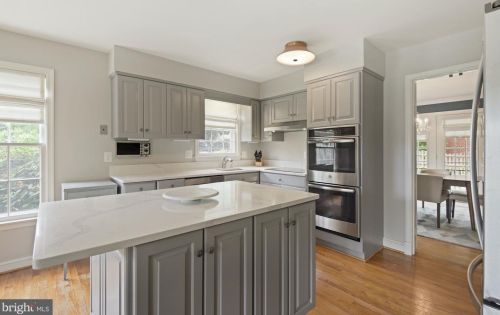 7701 Midday Ln, Alexandria VA 22306-2522 exterior