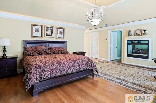 21 Southfield Rd, Edison NJ 08820-3141 exterior