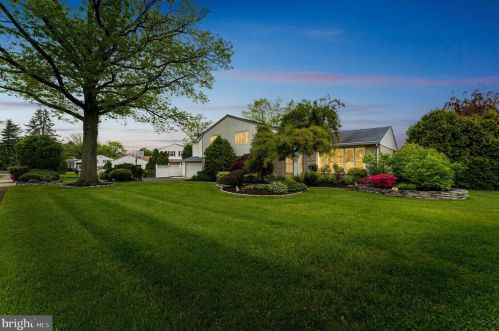 935 Cardinal Ln, Huntingdon Valley, PA 19006-2009