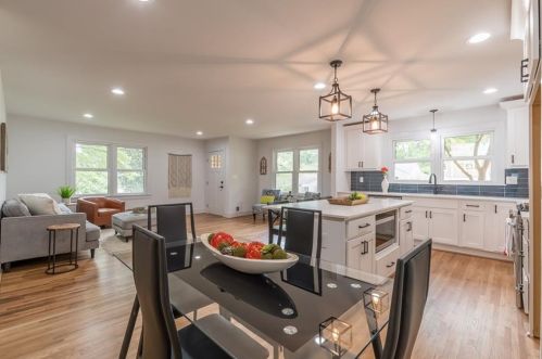 1897 Dorsey Ave, Atlanta GA  30344-6846 exterior