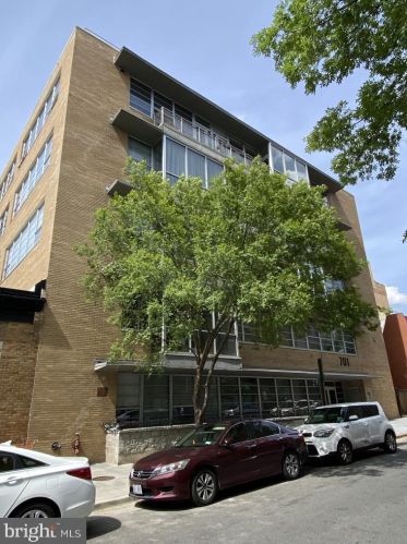 701 Lamont St, Washington DC  20010-1526 exterior