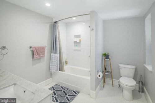 1009 Mckean St, Philadelphia PA 19148-2329 exterior