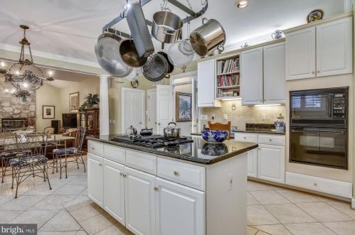 1276 Beverly Rd, Mc Lean VA 22101-2834 exterior