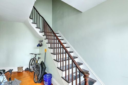 69 Arnold St, Providence RI 02906-1065 exterior