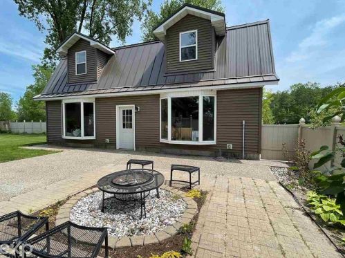 327 Cass St, Standish MI 48658-9229 exterior