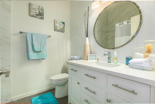 326 Anderson Ave, Phoenix AZ  85022-2366 exterior