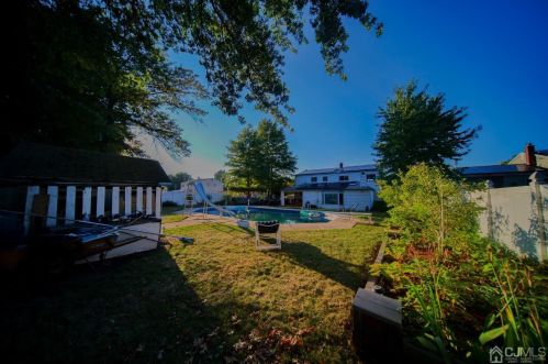 7 Stima Ave, Carteret NJ 07008-1214 exterior