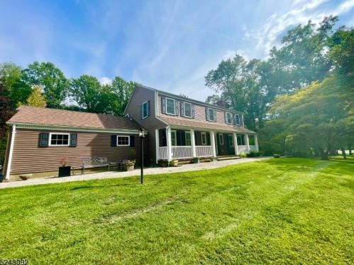 33 Mountain View Dr, Chester, NJ 07930-3105