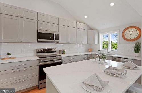 12914 Evanston St, Rockville MD 20853-3002 exterior