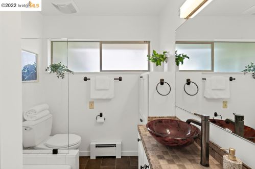 2822 Piedmont, Berkeley CA 94705-2314 exterior