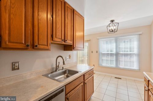 7047 Chesley Search Way, Alexandria VA 22315-4754 exterior