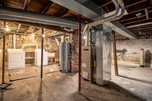 307 9 St, Mishawaka IN 46544-2157 exterior