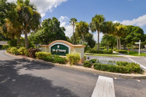 325 Tuscany Ct, Fort Pierce FL 34986-1731 exterior