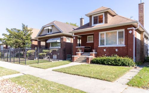 8929 Elizabeth St, Chicago, IL 60620-3418