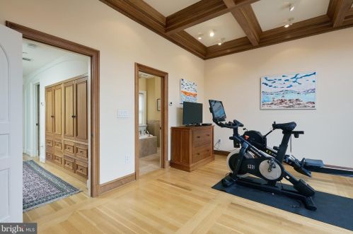 1803 Phelps Pl, Washington DC 20008-1851 exterior