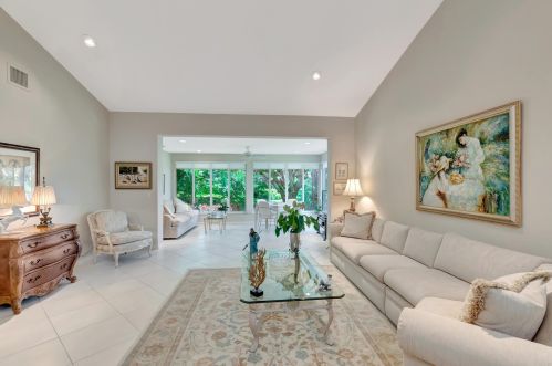 22 Hampshire Ln, Boynton Beach FL 33436-7414 exterior