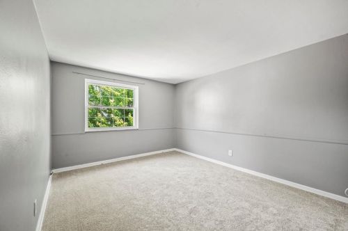 60 Chapel Dr, Pittsburgh PA  15237-2518 exterior