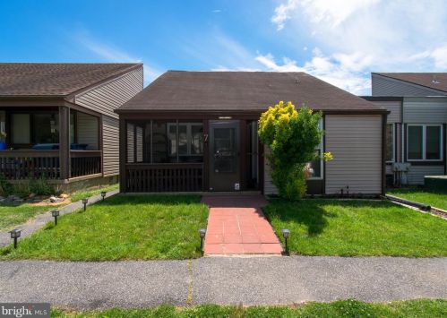 7 Marlborough Ct, New Castle, DE 19720-3909