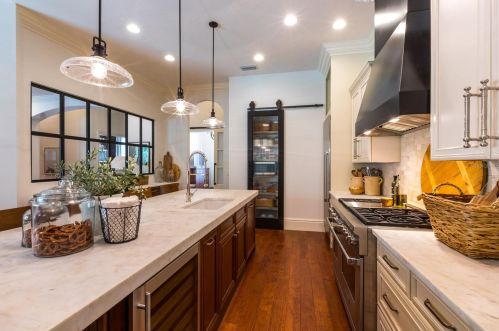 1812 Bella Lago Ln, Tampa, FL 33618-1515