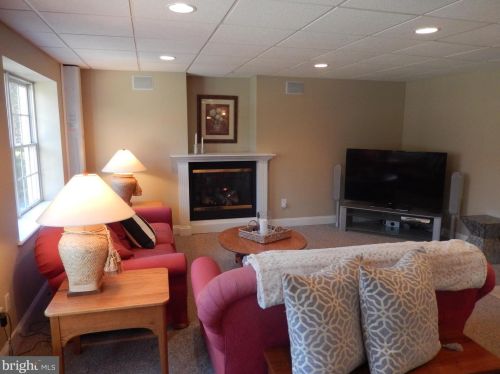 112 Parkview Cir, Media PA 19063-6317 exterior